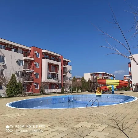 Golf Apartment *